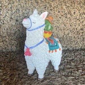 llama with Catus Decor